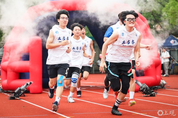德恒财富 动力图｜上海12所高校齐聚“绿瓦碗”，腰旗橄榄球赛场展风采